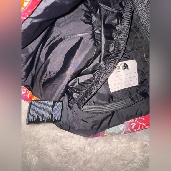 THE NORTH FACE TEEN HOODED Insulated Winter Rainbow Parka Ski Jacket Sz 12 - Picture 6 of 7